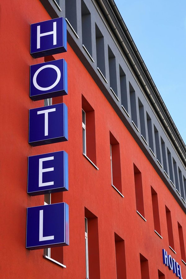 Choisissez l'enseigne pour hôtel et restaurant qui vous ressemble